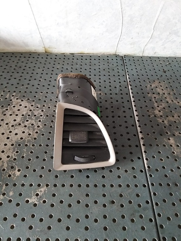 Grila ventilatie bord dreapta opel astra j 13300555