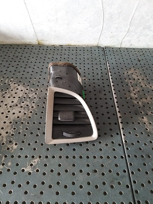Grila ventilatie bord dreapta opel astra j 13300555