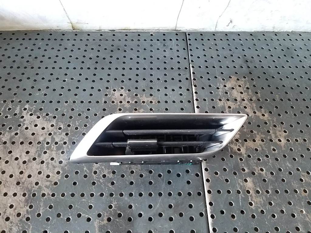 Grila ventilatie bord dreapta peugeot 5008 2 9810143180 geo039804