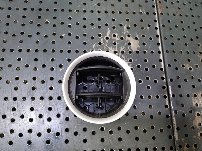 Grila ventilatie bord ford fiesta 6 cb1 ccn 8a6ha018b09
