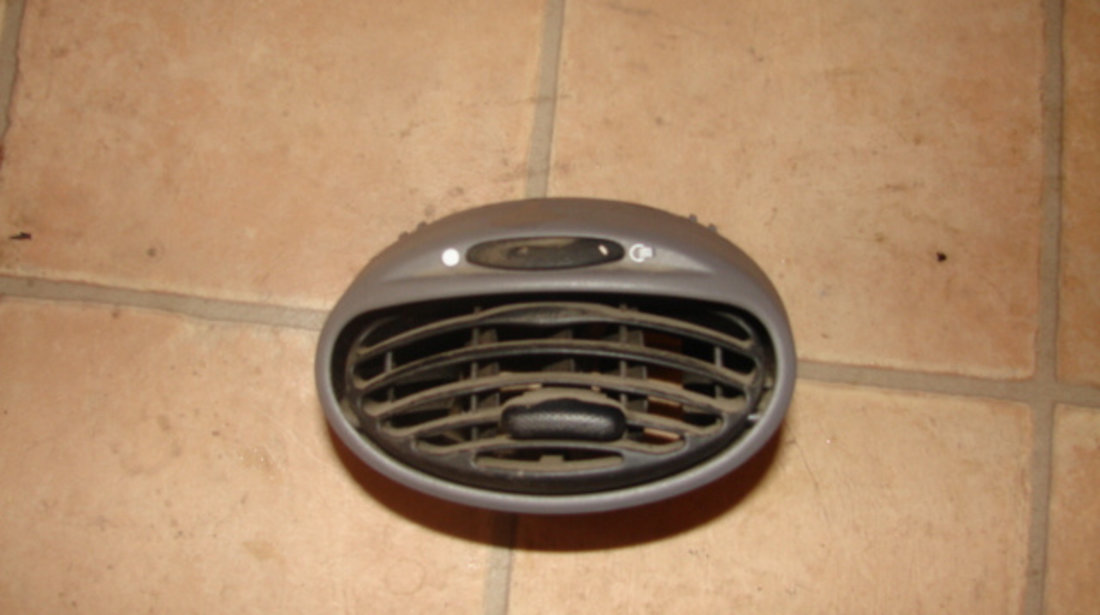 Grila ventilatie bord Ford Focus [1998 - 2004] Hatchback 5-usi 1.6 MT (101 hp) (DAW DBW)