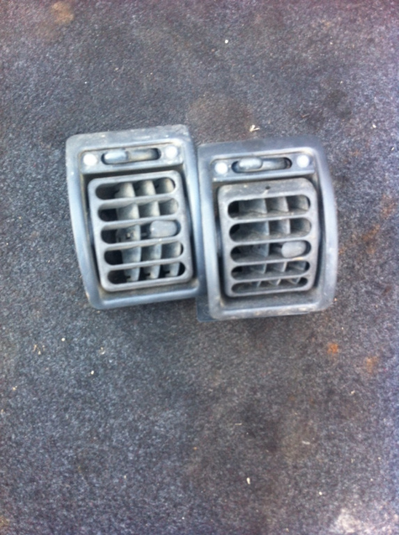 Grila ventilatie bord Land Rover Discovery [1989 - 1997] SUV 5-usi 2.5 TDi MT (113 hp) (LJ LG) TD 300