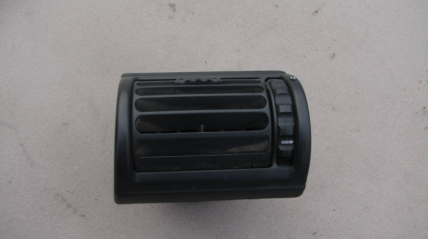 Grila ventilatie bord lateral BMW Seria 3 E36 [1990 - 2000] Compact hatchback 316i MT (102 hp) BMW 3 Compact (E36) 03.1994 - 08.2000 1.6i