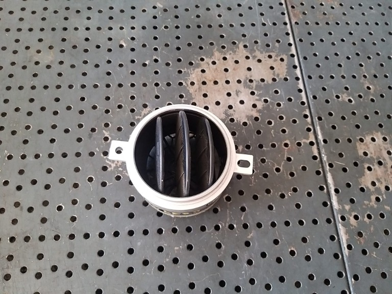 Grila ventilatie bord mijloc mitsubishi outlander