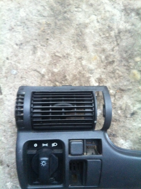 Grila ventilatie bord Opel Astra F [1991 - 1994] Hatchback 5-usi 1.6 MT (75 hp) (53_ 54_ 58_ 59_) 1.6i