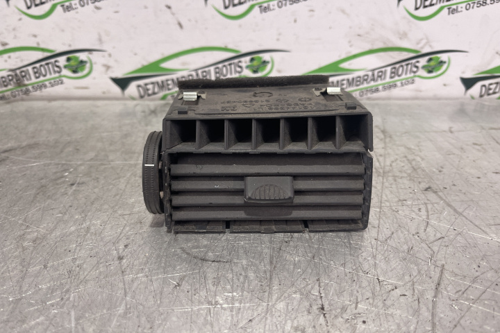 Grila ventilatie bord stanga 13144398 Opel Zafira B [2005 - 2010] Minivan 5-usi 1.9 CDTI MT (100 hp)