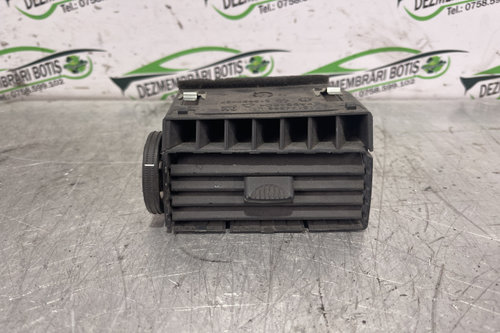Grila ventilatie bord stanga 13144398 Opel Zafira B [2005 - 2010] Minivan 5-usi 1.9 CDTI MT (100 hp)