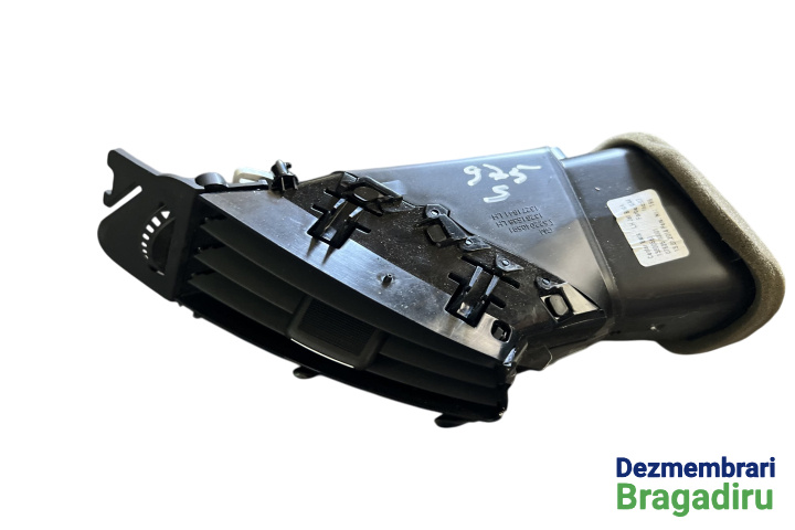 Grila ventilatie bord stanga 13261538, 13271841 Opel Astra J [facelift] [2012 - 2018] Sports Tourer wagon 5-usi 2.0 CDTI MT (165 hp) Cod motor: A20DTH