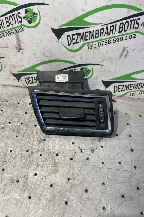 Grila ventilatie bord stanga 5JA 819 702 B Seat Toledo 4 [2012 - 2020] Liftback 1.2 TSI MT (105 hp)