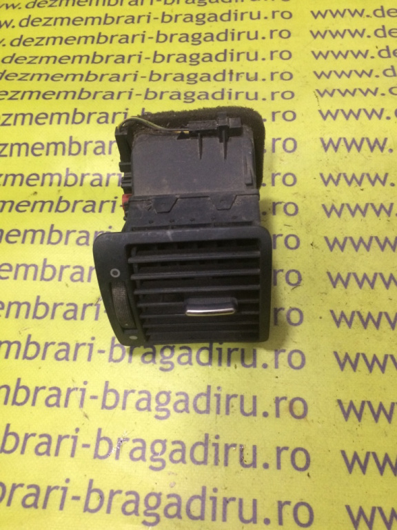 Grila ventilatie bord stanga Audi A8 D2/4D [1994 - 1999] Sedan 4-usi 2.8 tiptronic (193 hp)