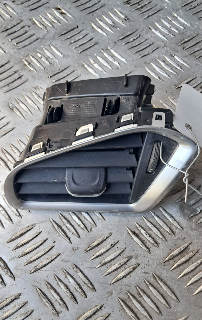 Grila ventilatie bord stanga Citroen C4 2 [2010 - 2017] Hatchback 1.6 (120 hp) MT