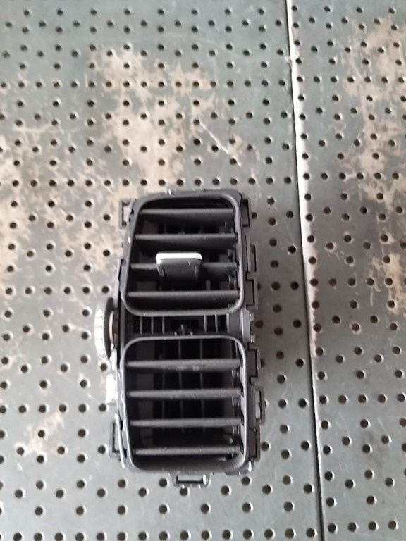 Grila ventilatie bord stanga citroen c5 aircross 9817118277 m102080000