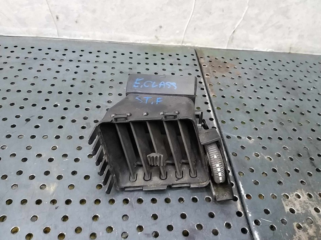 Grila ventilatie bord stanga fata mercedes e class w211 2118301154