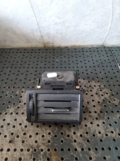 Grila ventilatie bord stanga ford kuga 1 3m51r018b09