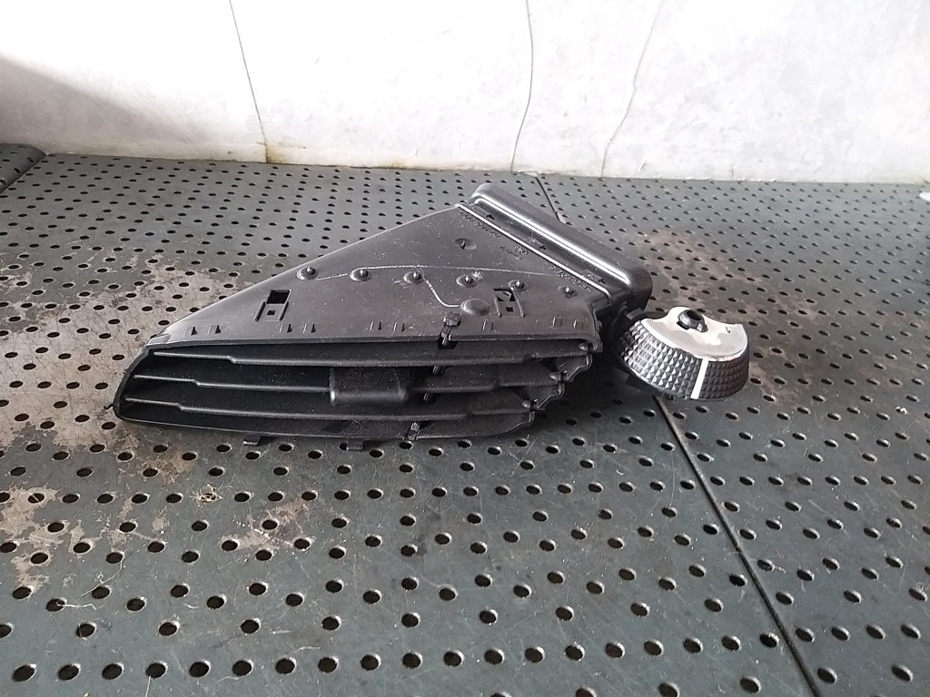Grila ventilatie bord stanga ford kuga 2 dm2