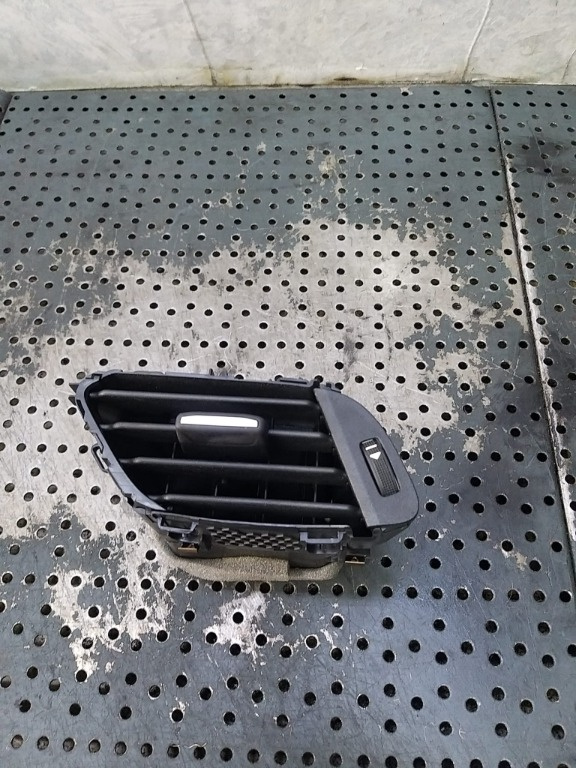 Grila ventilatie bord stanga ford puma j2k cf7 h1bba018b09