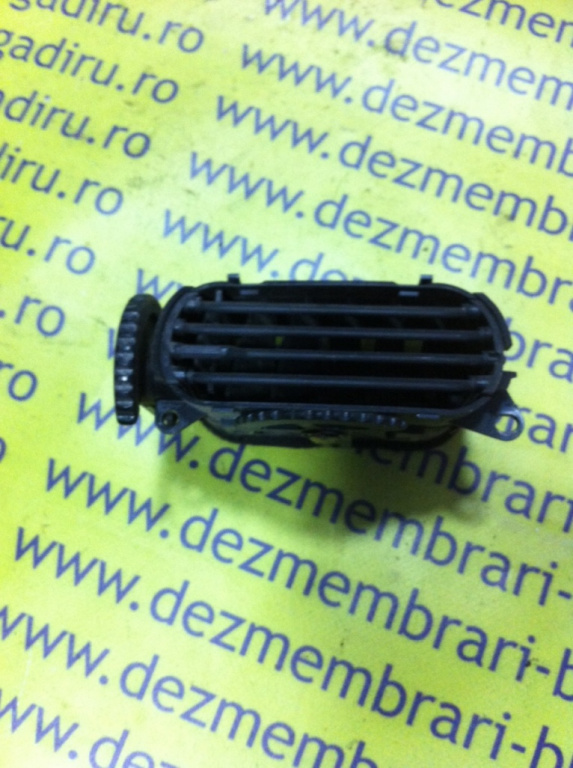 Grila ventilatie bord stanga Mazda 626 GE [1991 - 1997] Liftback 2.0 MT (116 hp) 2.0i