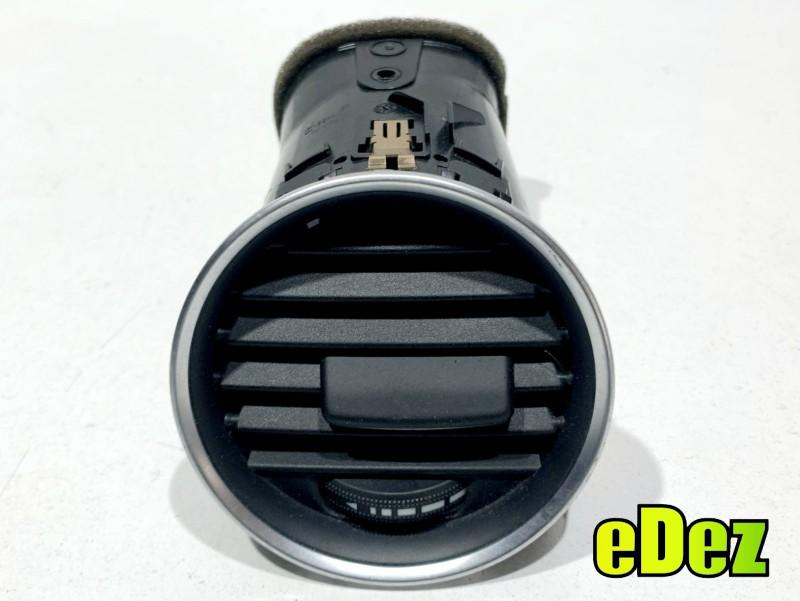 Grila ventilatie bord stanga Mercedes C-class facelift (2011-2015) [w204] A2048306254