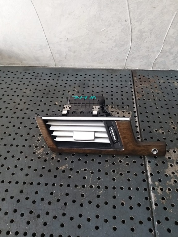 Grila ventilatie bord stanga mercedes e class w212 a2128300154