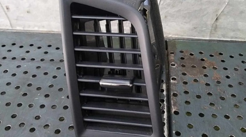 Grila ventilatie bord stanga mitsubishi asx 8030a157