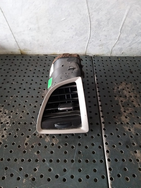 Grila ventilatie bord stanga opel astra j 13300545