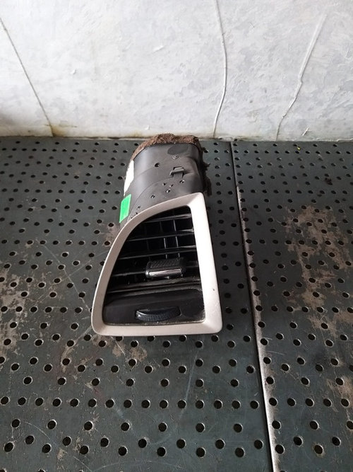 Grila ventilatie bord stanga opel astra j 13300545