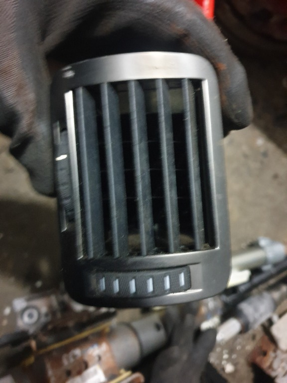 Grila Ventilatie Bord Stanga Skoda Superb 1