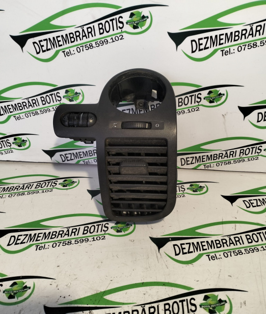 Grila ventilatie bord stanga Volkswagen VW Polo 3 6N [facelift] [2000 - 2002] Hatchback 3-usi 1.0 MT (50 hp)