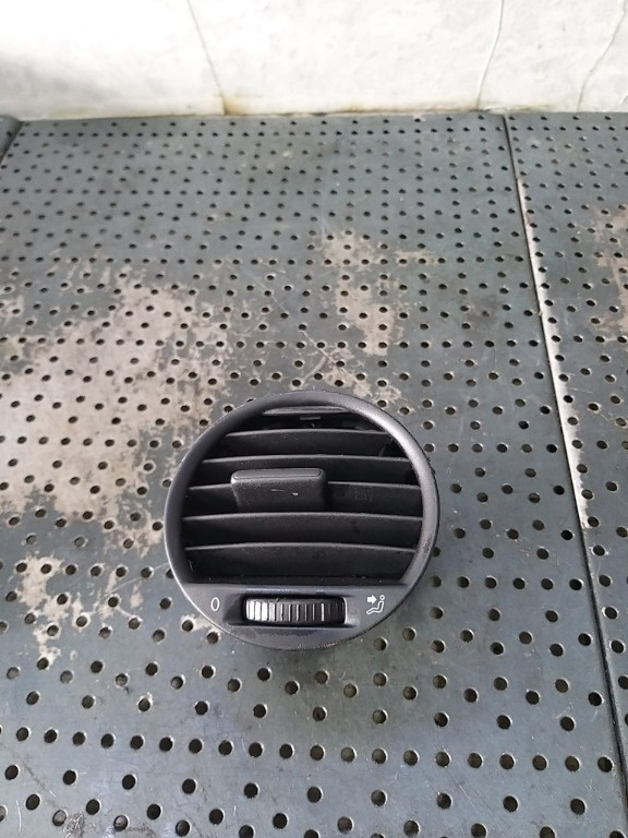 Grila ventilatie bord stanga vw caddy 3 2k0819703b