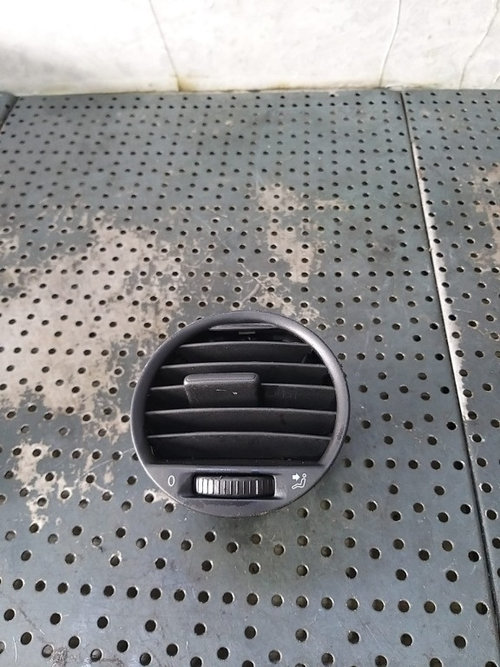 Grila ventilatie bord stanga vw caddy 3 2k0819703b