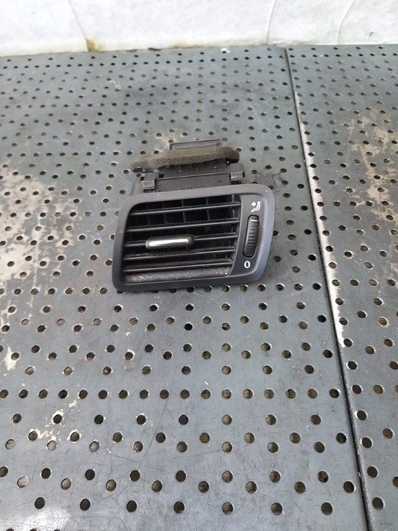 Grila ventilatie bord stanga vw passat b6 3c 3c1819702e