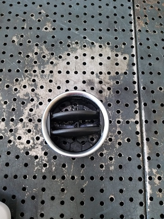 Grila ventilatie bord suzuki vitara ly 7363054p0