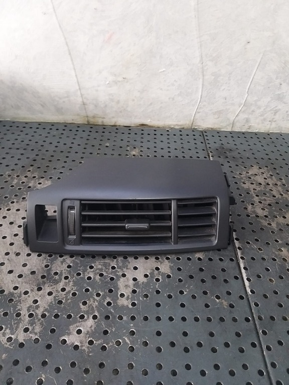 Grila ventilatie bord toyota verso r2 556700f030