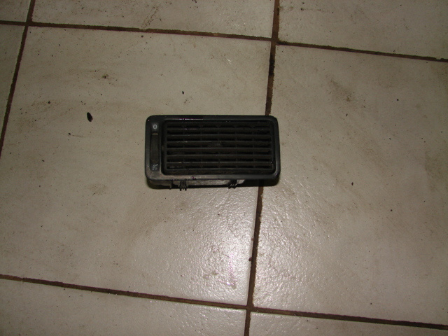 Grila ventilatie bord Volkswagen VW Golf 4 [1997 - 2006] Hatchback 5-usi 1.6 AT (100 hp) (1J1)