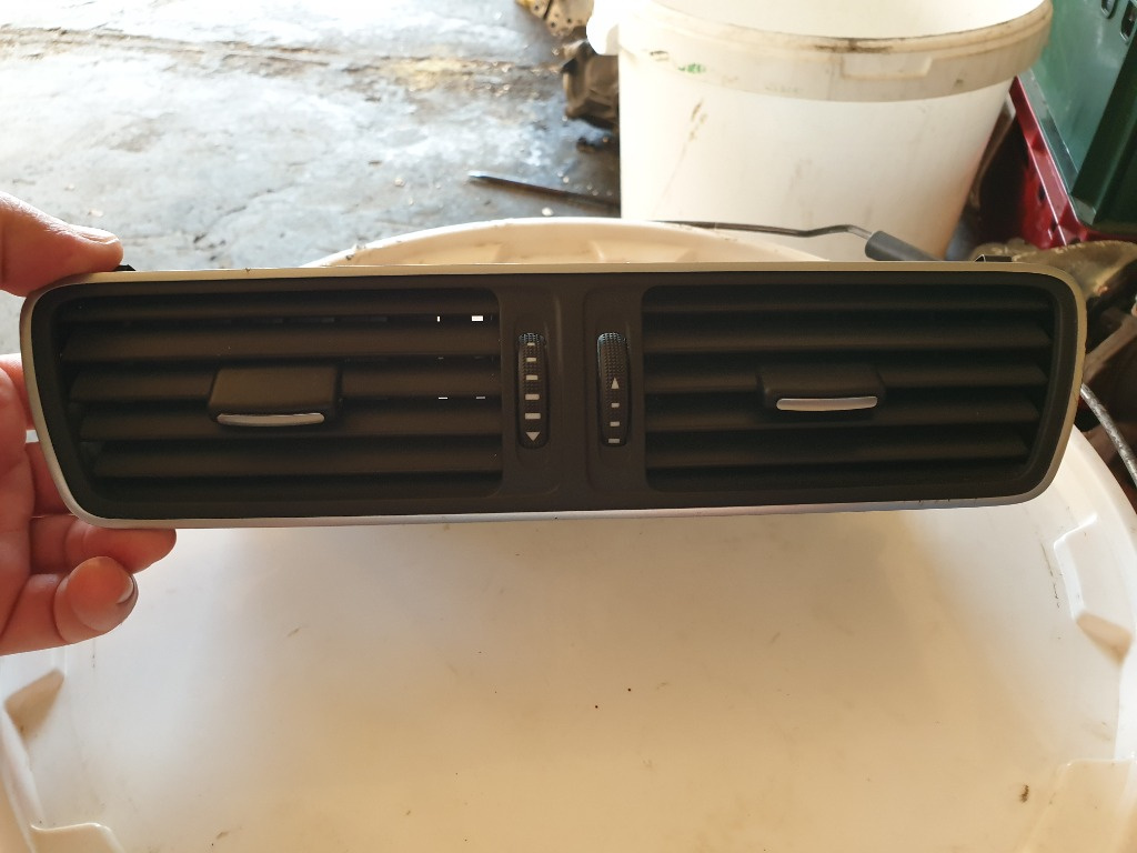 Grila Ventilatie Bord Vw Passat B7
