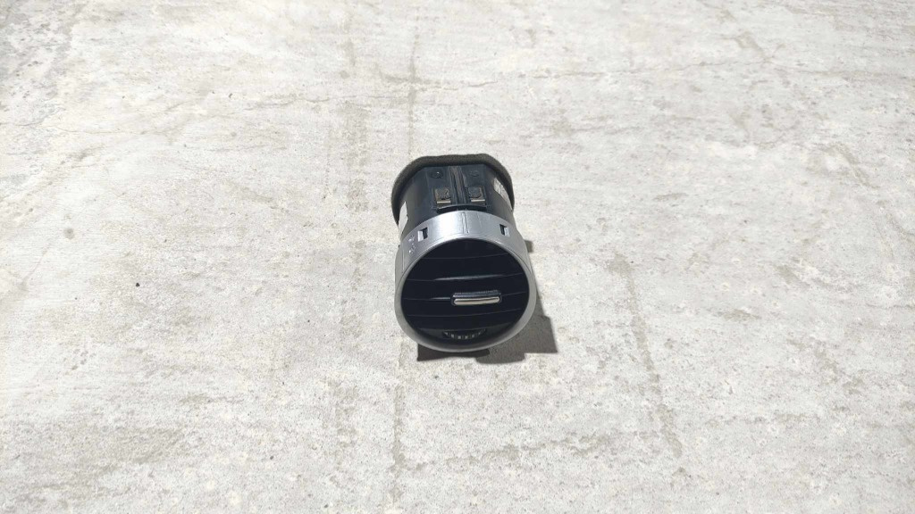 Grila ventilatie centrala 3R0820951 Seat Exeo an fab. 2009 - 2013