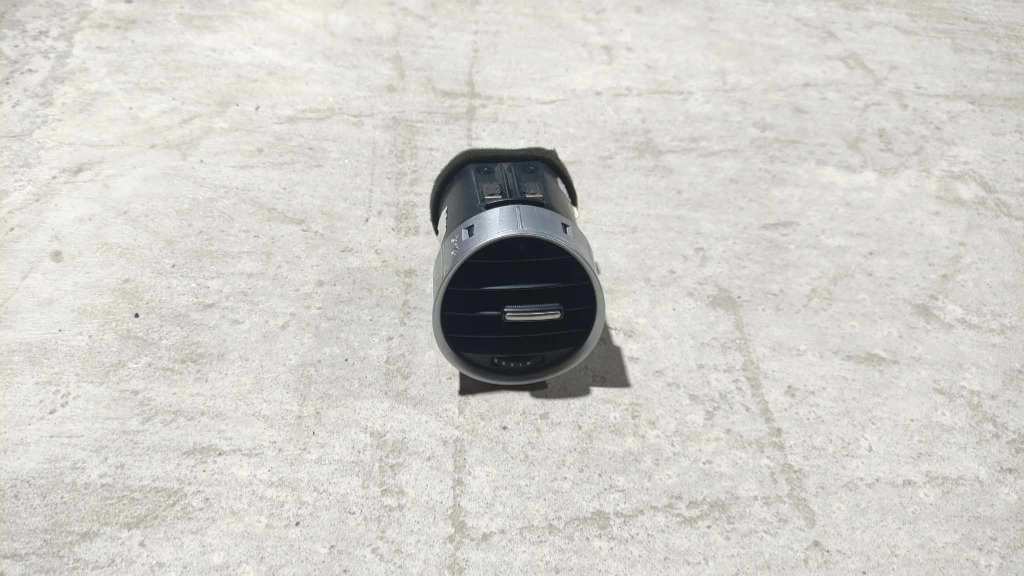 Grila ventilatie centrala 3R0820951 Seat Exeo an fab. 2009 - 2013
