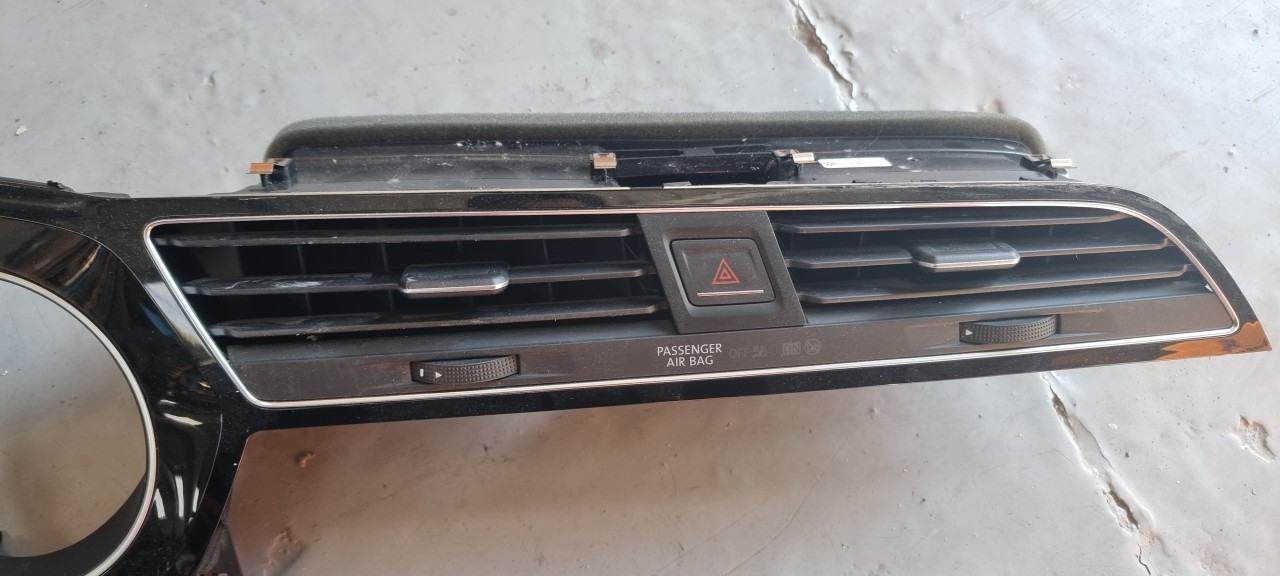 Grila ventilatie centrala aer bord Vw Touran 5T 2016 2017 2018 2019
