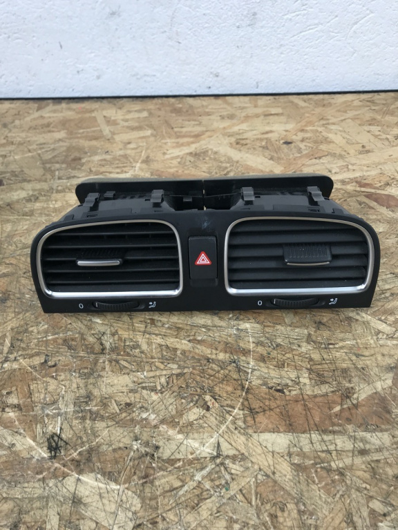 Grila ventilatie centrala bord Golf Variant combi 2011 (5K0815736D)