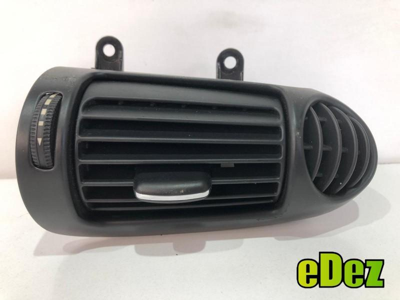 Grila ventilatie dreapta fata Mercedes C-Class (2001-2007) [W203] a2038300554