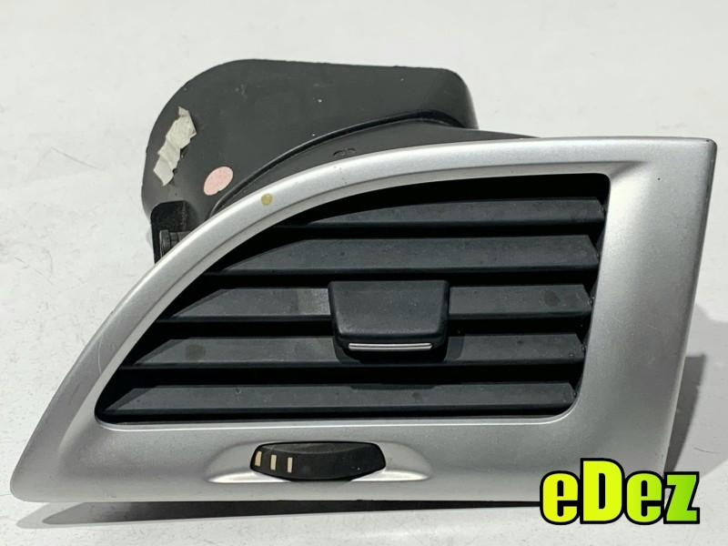 Grila ventilatie dreapta fata Renault Megane 3 (2008-2012) 1844021