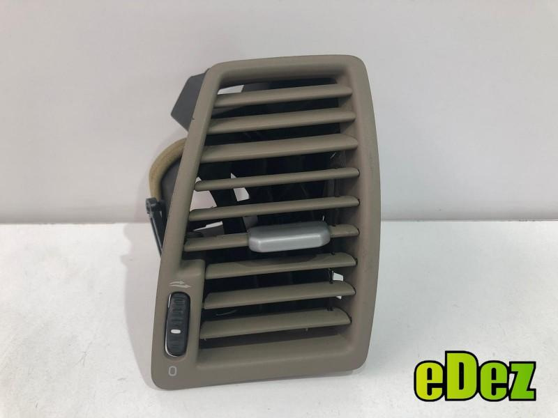 Grila ventilatie dreapta fata Volvo XC90 (2002-2006) 3409399