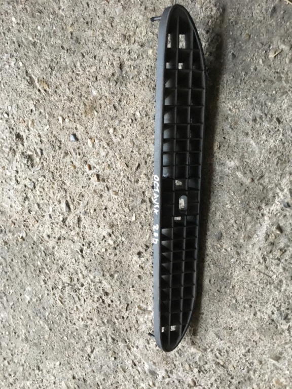 Grila ventilatie parbriz Skoda Octavia [1996 - 2000] Combi wagon 5-usi 1.9 TDI MT (110 hp) (1U5)