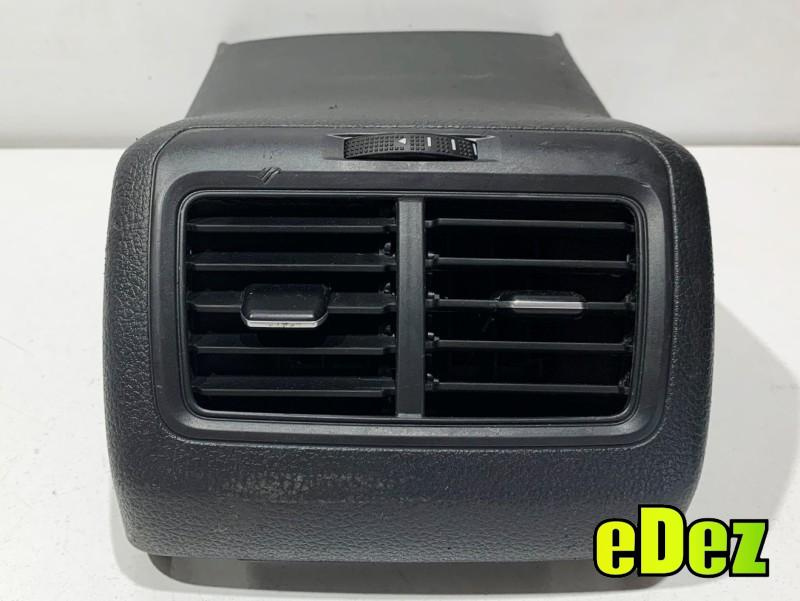 Grila ventilatie spate Volkswagen Golf 7 (2012-2017) 5G0863289C