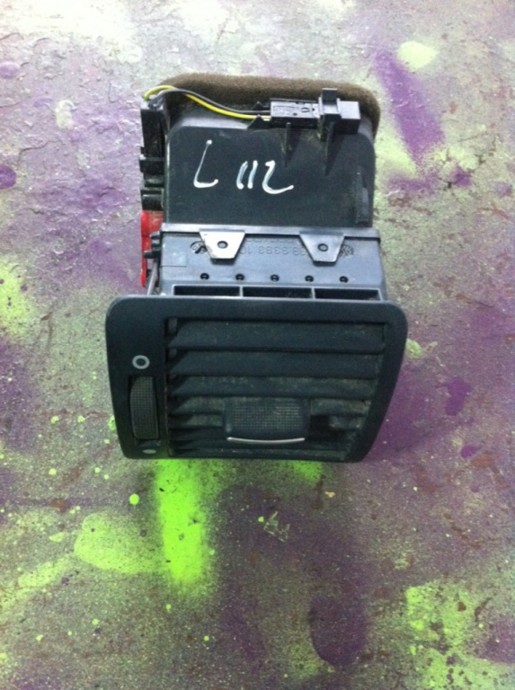 Grila ventilatie stanga Audi A8 D2/4D [1994 - 1999] Sedan 4-usi 2.8 tiptronic (193 hp)