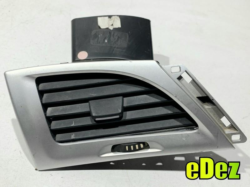 Grila ventilatie stanga fata Renault Megane 3 (2008-2012)