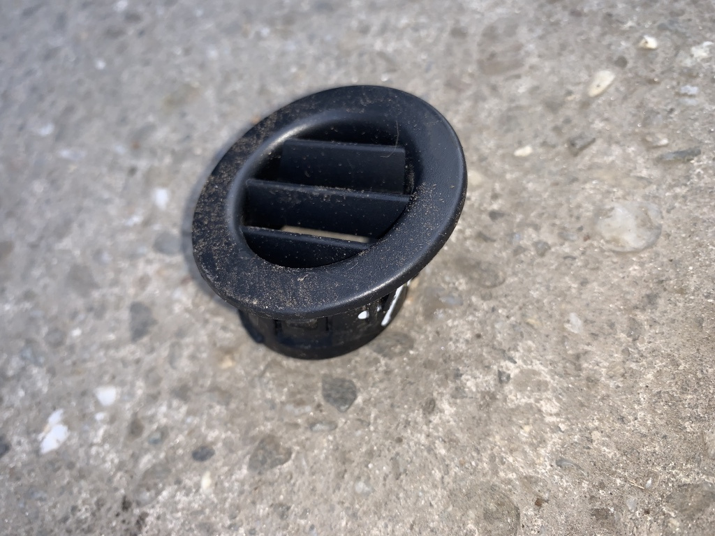 Grila ventilatie stanga Mercedes-Benz A-Class W169 [2004 - 2008] Hatchback 5-usi A 170 Autotronic (116 hp) 1.7 - 266.940