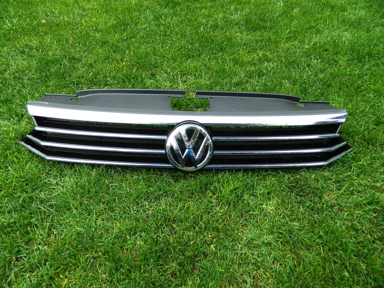 Grila VW Passat B8 model 2015 cod 3G0853653