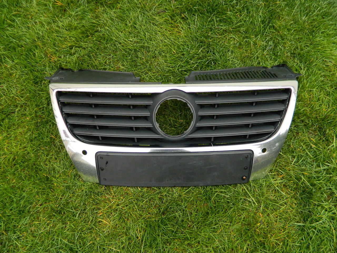 Grila VW Passat model 2005-2010 cod 3C0853651