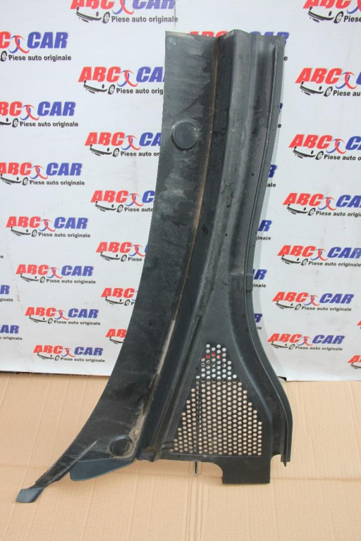 Grilaj stergator dreapta Volkswagen Tiguan 2 2016-2020 5NB819404